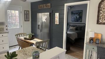 2 多间卧室、熨斗/熨衣板、免费 WiFi、床单