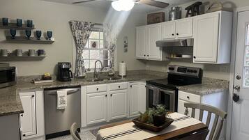 冰箱、微波炉、烤箱、炉灶