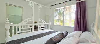 Jahazi Place - Beachfront Apartment by park