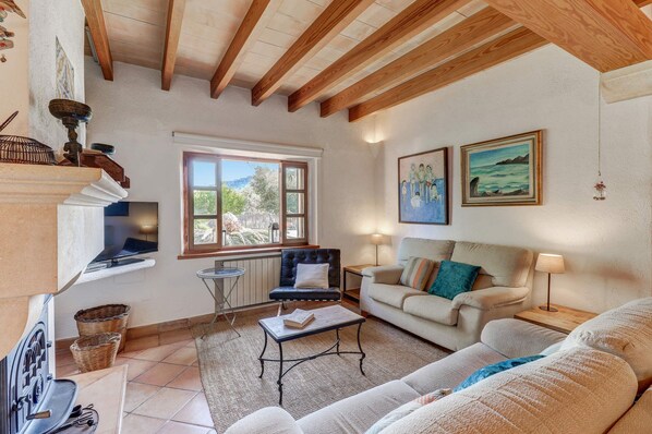 Smart TV, DVD player, books, music library - Villa Joanna (Pollença)