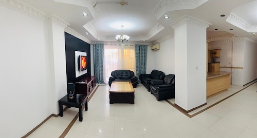 3-bedroom Apartment in Oysterbay with Free Wi-Fi