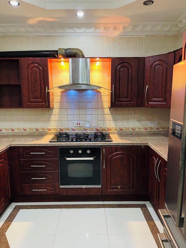 Private kitchen - 3-bedroom Apartment in Oysterbay with Free Wi-Fi (Dar-Es-Salaam)