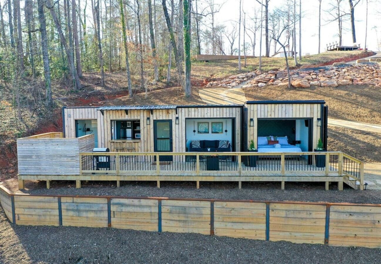 The Hive · Luxe Shipping Container w/ King on Lakefront Farm