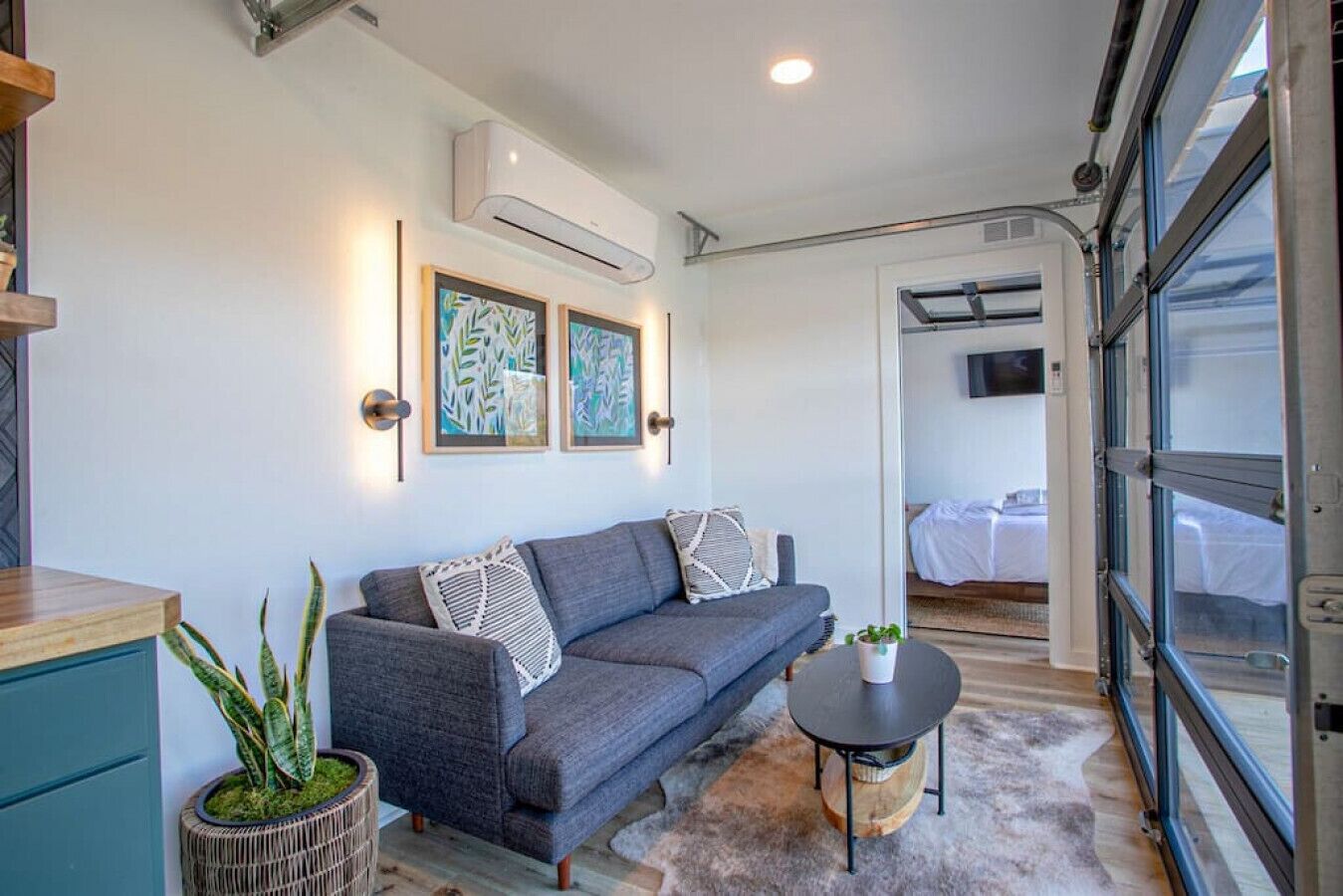 The Hive · Luxe Shipping Container w/ King on Lakefront Farm