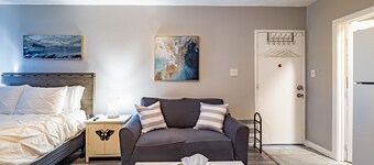 Private Studio in Carmichael w/Netflix, Disney+