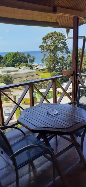 Outdoor dining - 36 bye 30 is the apartments and outdoor is 100 bye 80 (Castara)