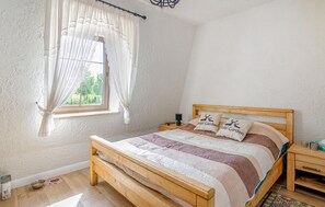 3 bedrooms, free WiFi - Amazing home in Gniewino with kitchen (Gniewino)