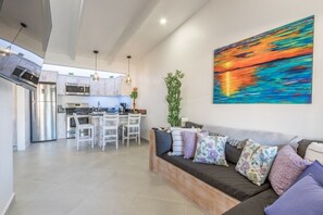 Smart TV - Small romantic getaway to remind people why they fell in love (Jaco)