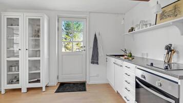 Fridge, stovetop, dishwasher, coffee/tea maker