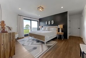 6 bedrooms, desk, iron/ironing board, free WiFi