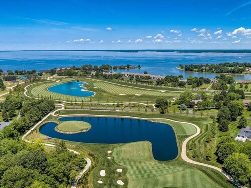 RANCH AT ROYAL OAK- Exclusive waterfront pool pier