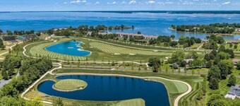 RANCH AT ROYAL OAK- Exclusive waterfront pool pier