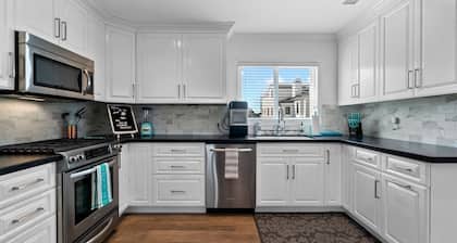 Newport Beach 2 Bedroom Home/Beach/Roof Top