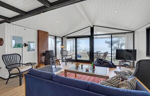 Smart TV, fireplace, DVD player