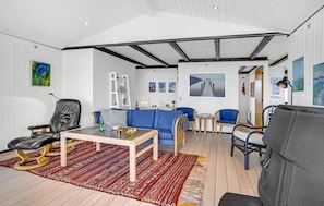 Smart-tv, eldstad och dvd-spelare