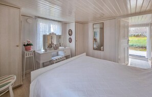 2 bedrooms, free WiFi, bed sheets - 2 bedroom gorgeous home in åsa (Åsa)