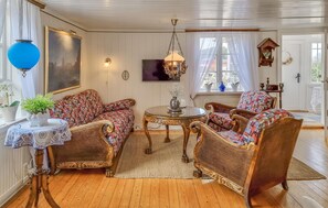 TV - 2 bedroom gorgeous home in åsa (Åsa)