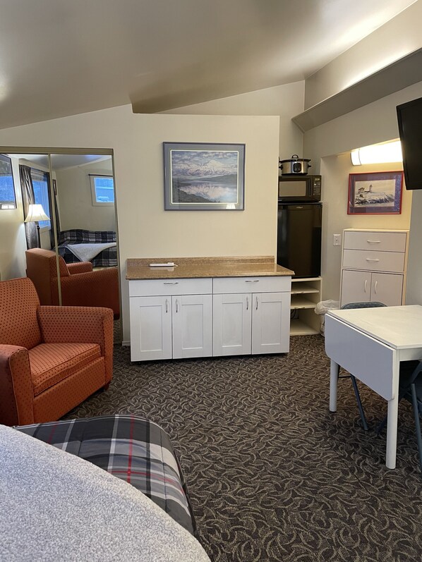 Unclassified image, 1 of 6, button