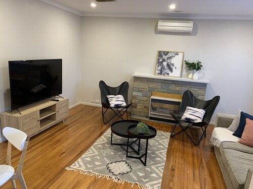 Central & Tranquil Two-Bedroom Home in the Heart of Essendon