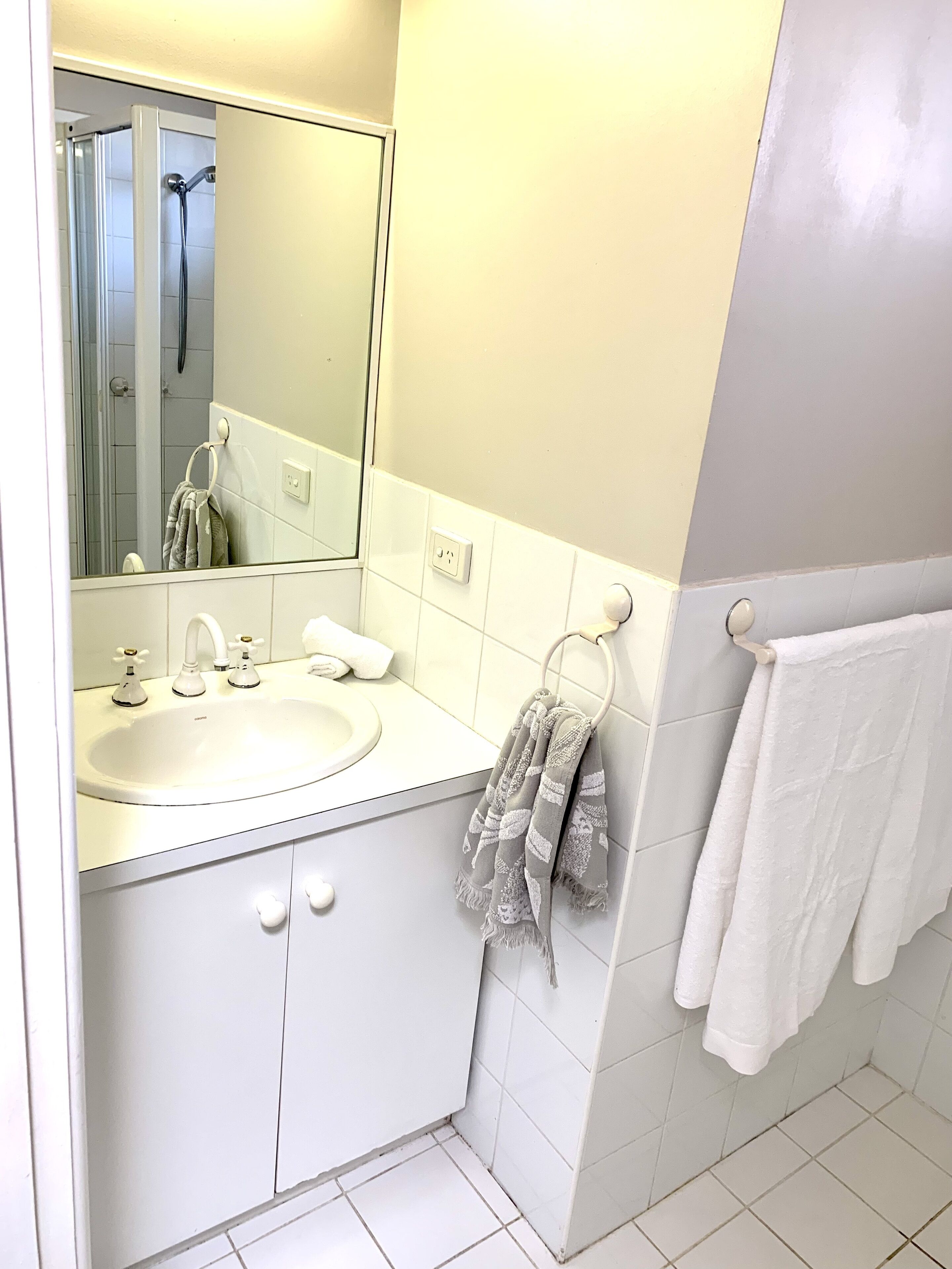 Central & Tranquil Two-Bedroom Home in the Heart of Essendon — image 6