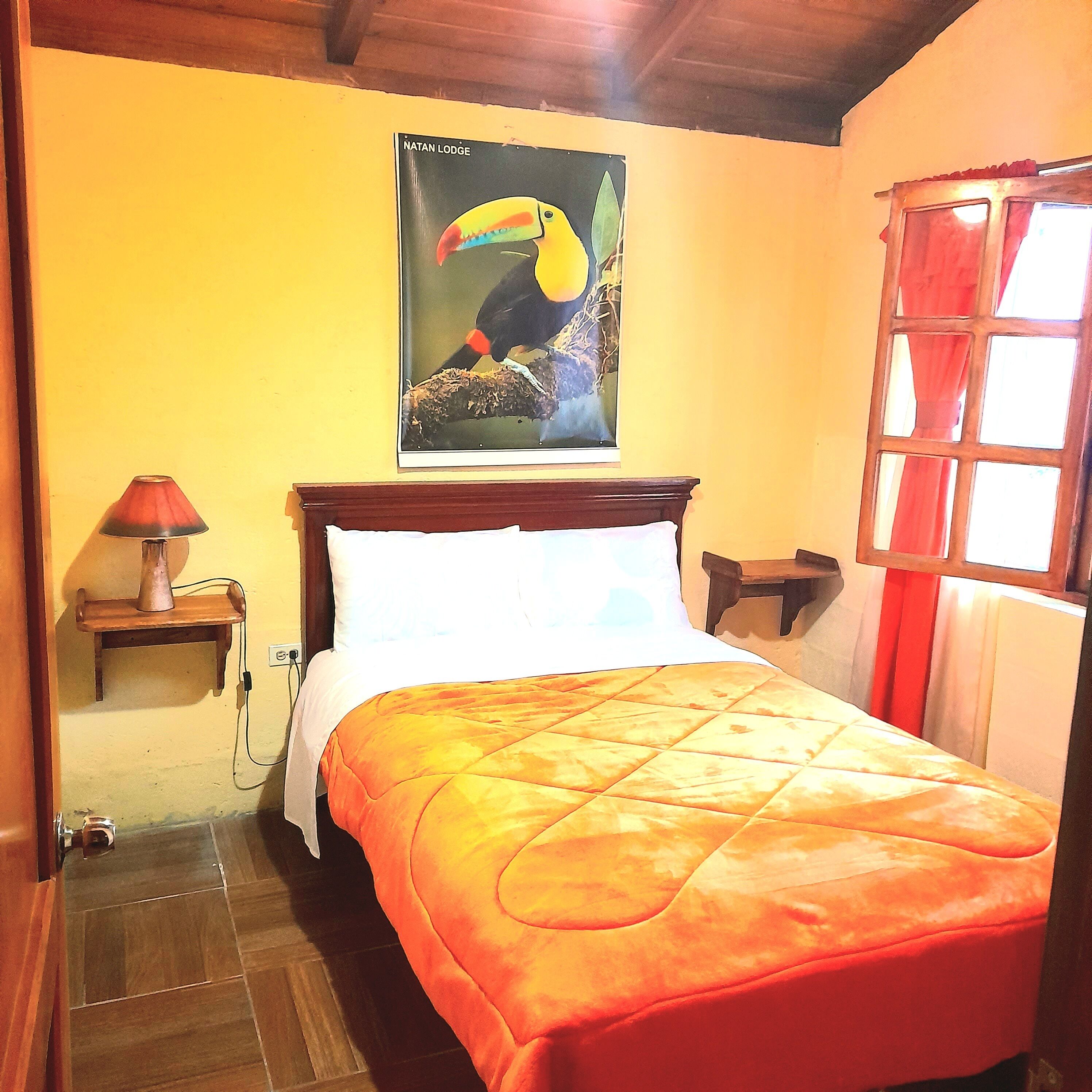 3 habitaciones, escritorio, tabla de planchar con plancha y wifi gratis 