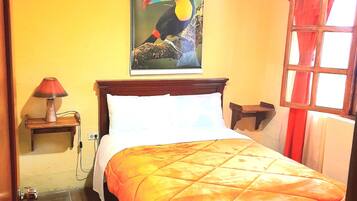 3 makuuhuonetta, työpöytä, silitysrauta/-lauta, ilmainen Wi-Fi