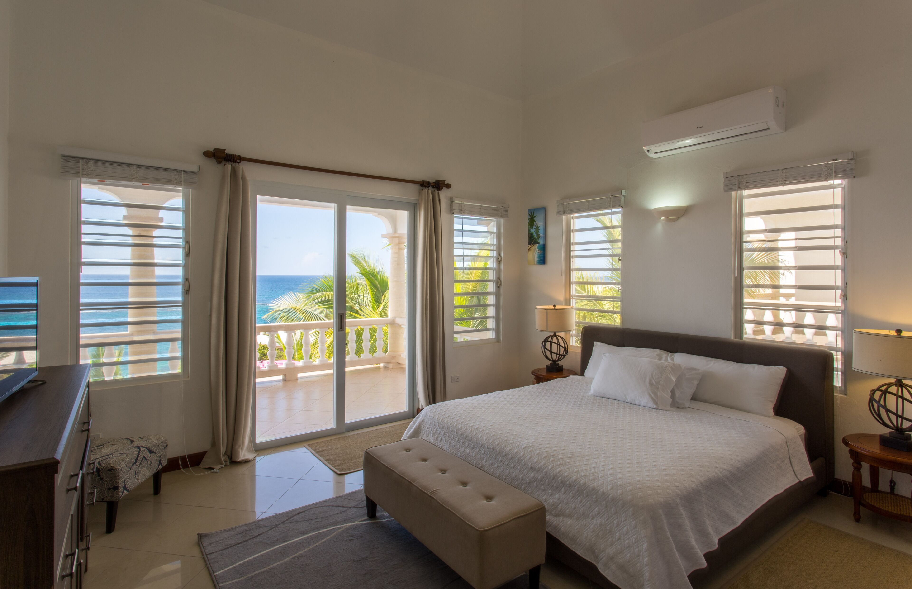 6 bedrooms, WiFi, bed sheets