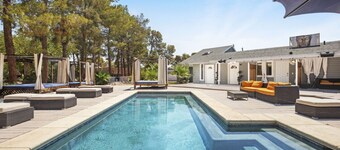 Your Own Resort Close to the Strip