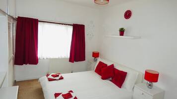 3 bedrooms, desk, iron/ironing board, WiFi