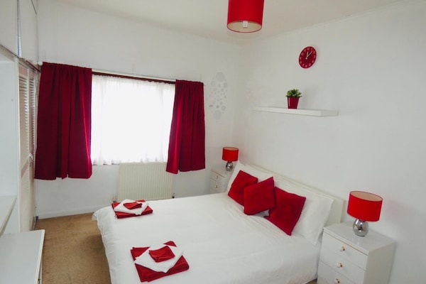 3 dormitoris, escriptori, planxa i posts de planxar i wifi