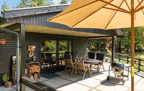 Stunning home in Oksbøl with WiFi
