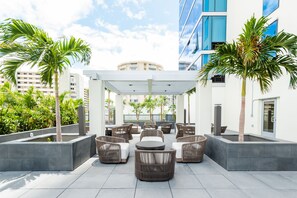 Terrace/patio - Upscale 2 bedroom with parking in Ala Moana (Honolulu)