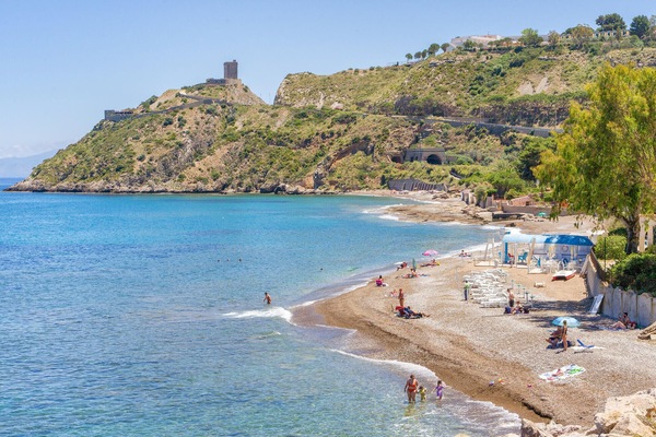 Una spiaggia nelle vicinanze