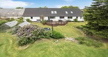 Gorgeous home in Højslev with WiFi