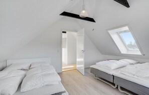 7 bedrooms, travel cot, free WiFi