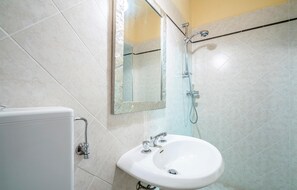 Douche, sèche-cheveux