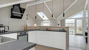 Réfrigérateur, plaque de cuisson, lave-vaisselle, cafetiÚre/bouilloire