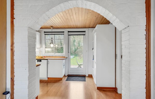 Interior - Beautiful home in Millinge with kitchen (Millinge)