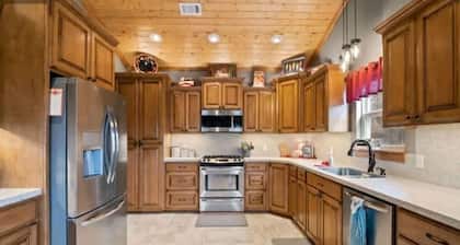 Cozy and relaxing 2 bedroom home in a populated rural area