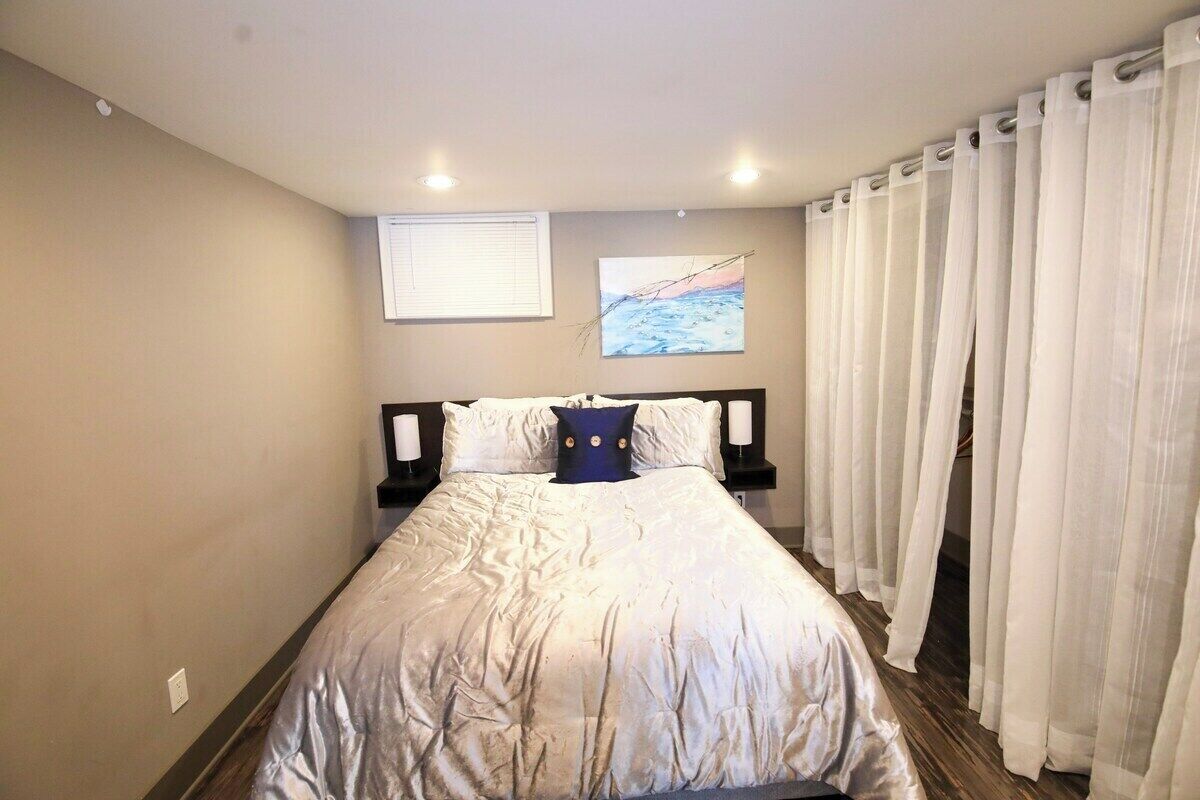 Cozy Lakeside Apartment - 5 Min Walk to Downtown!