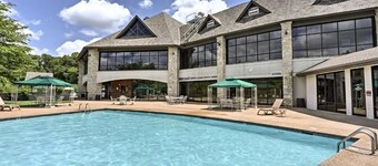 WOW! New walk in condo, no stairs w/ 3 pools next to SDC!