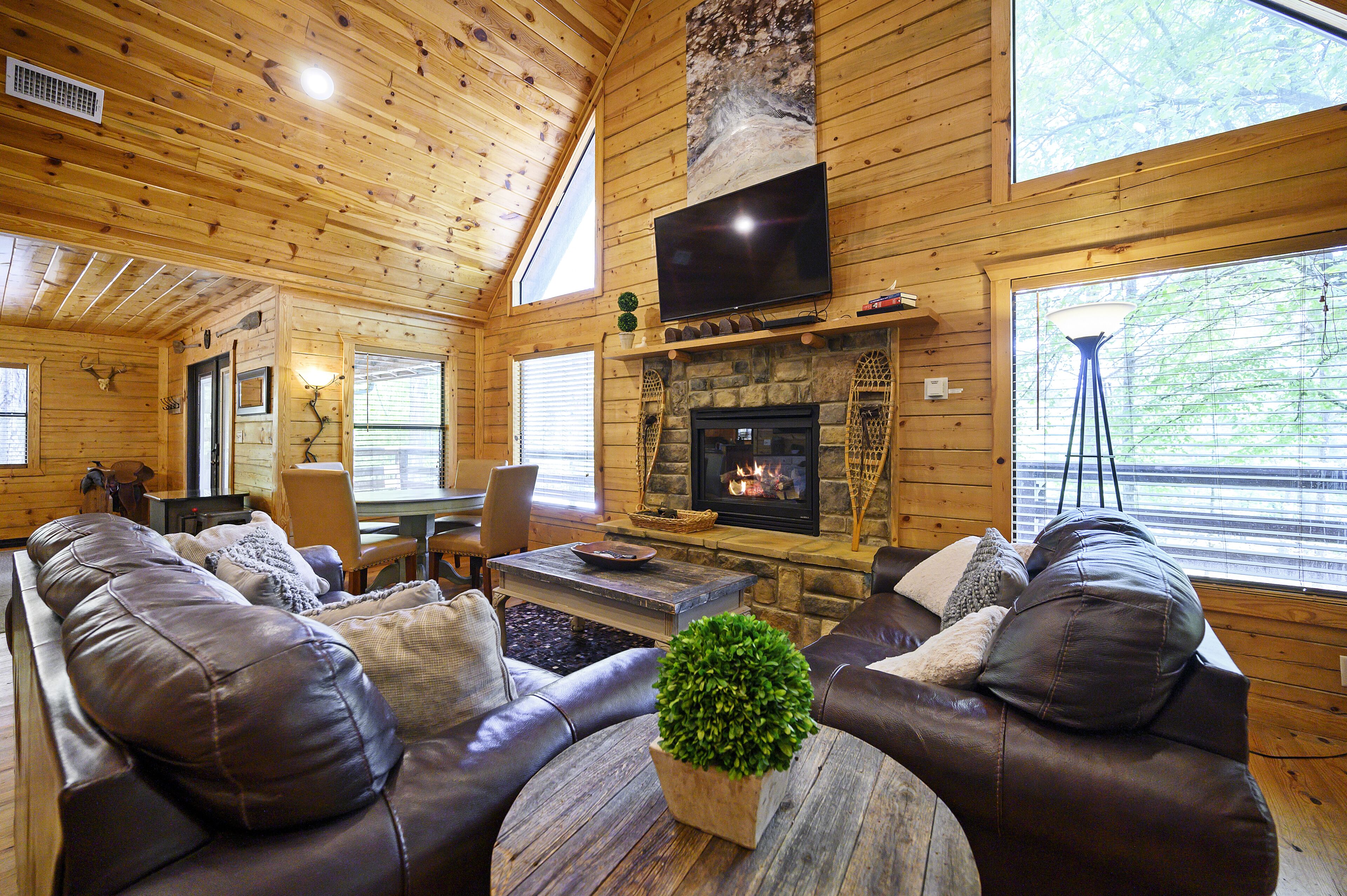 Tv, eldstad och bordsfotboll