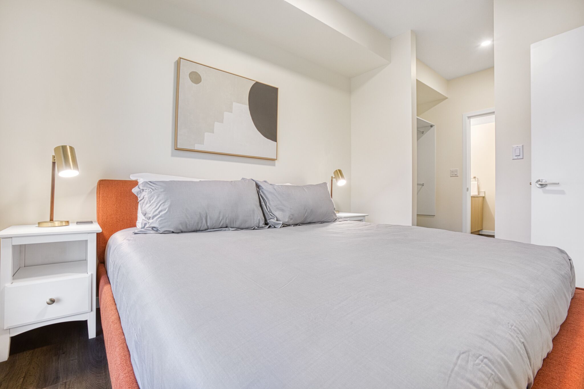 Lush Vibe w/Downtown Views, Large Patio & King Bed