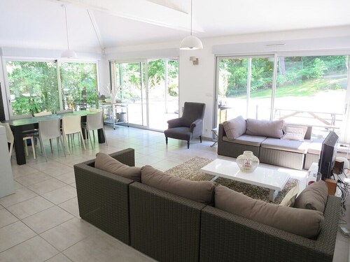 250 Aquitaine - Spacieuse villa en bois au golf avec piscine chauffée