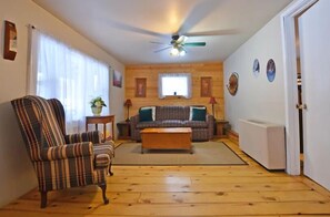 Familiehytte, 2 soverom, ikke-røyk, elveutsikt | Oppholdsområde