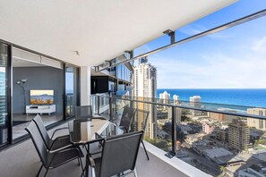 Outdoor dining - Circle on Cavill Ocean View Surfers Paradise (Surfers Paradise)