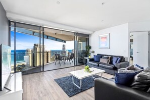 TV - Circle on Cavill Ocean View Surfers Paradise (Surfers Paradise)