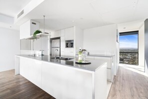 Fridge, coffee/tea maker, cookware/dishes/utensils - Circle on Cavill Ocean View Surfers Paradise (Surfers Paradise)