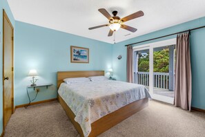 3 bedrooms, iron/ironing board, free WiFi, bed sheets - Private pool w/ heat available, hot tub, pet friendly, 5 min walk to beach! (Corolla)