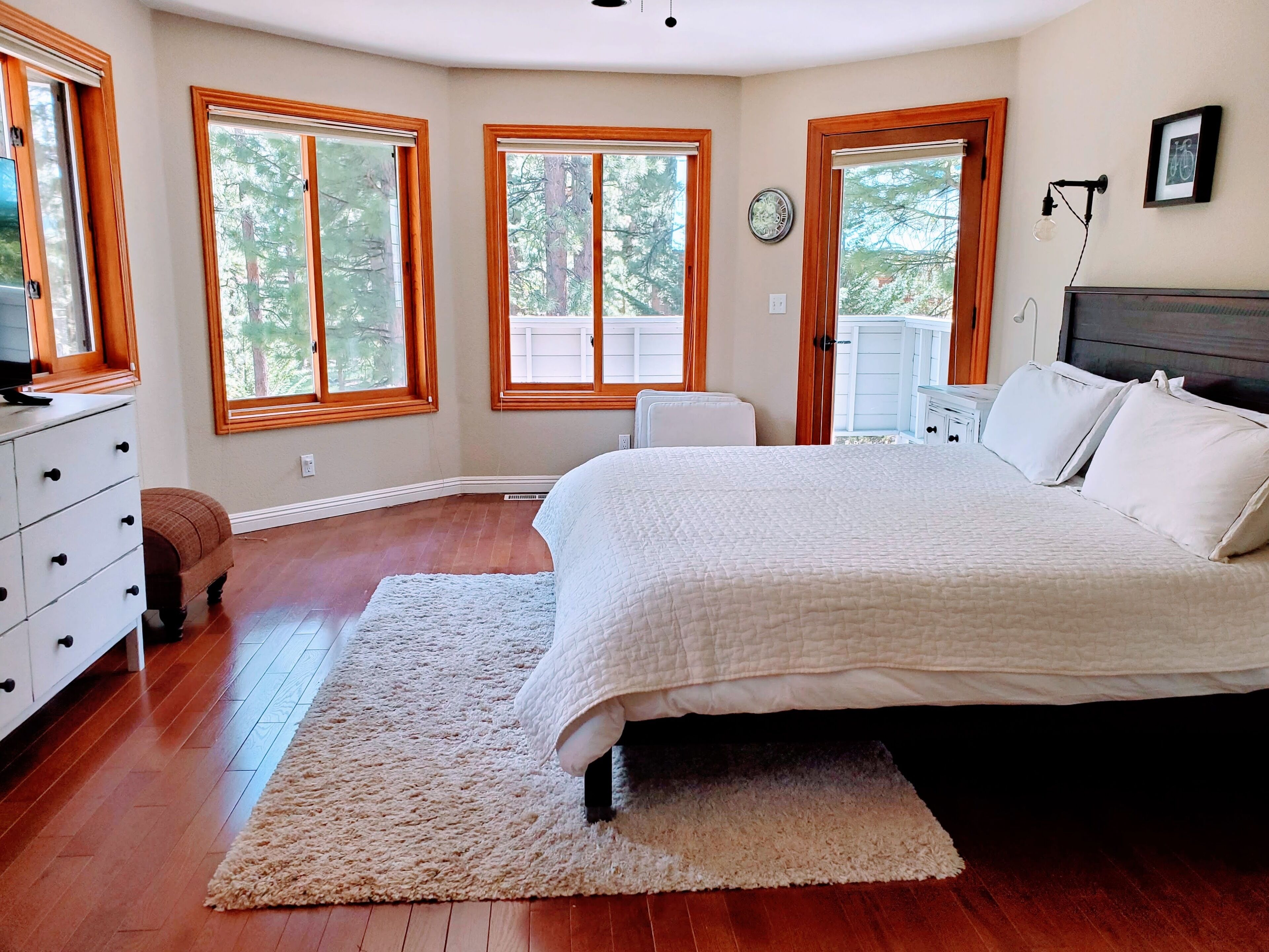 5 bedrooms, desk, iron/ironing board, free WiFi